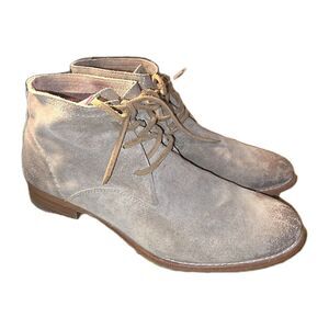 FRYE CARLY Sz 8.5 Tan Suede Leather Distressed Lace Up Chukka Ankle Logo Boots